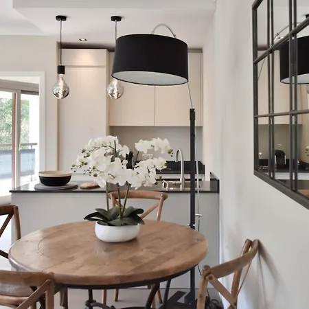 - 2-br Flat 15-min Walk To The Beaches *