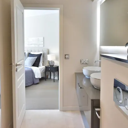 - 2-br Flat 15-min Walk To The Beaches Apartment *