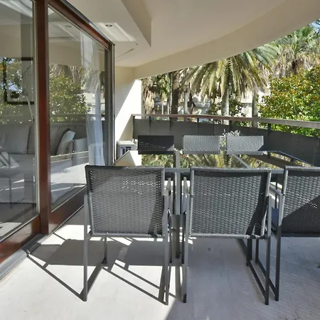 - 2-br Flat 15-min Walk To The Beaches Κάννες