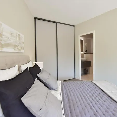 - 2-br Flat 15-min Walk To The Beaches * Κάννες