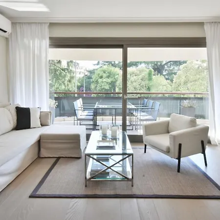 - 2-br Flat 15-min Walk To The Beaches Κάννες