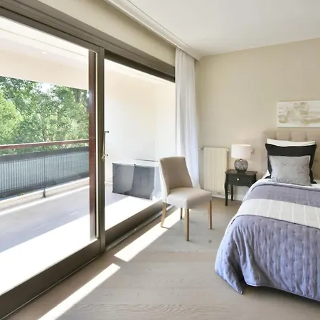- 2-br Flat 15-min Walk To The Beaches *
