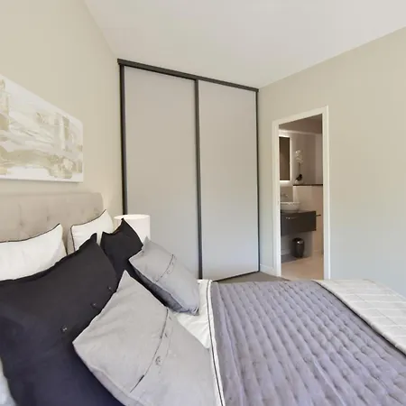 - 2-br Flat 15-min Walk To The Beaches Daire