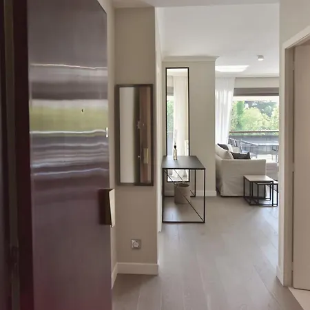 - 2-br Flat 15-min Walk To The Beaches *