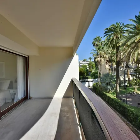 - 2-br Flat 15-min Walk To The Beaches