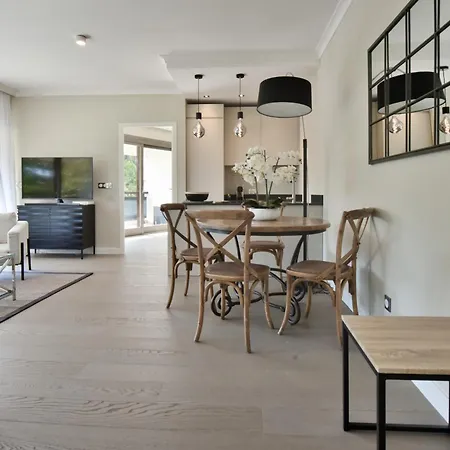 Apartment - 2-br Flat 15-min Walk To The Beaches Cannes