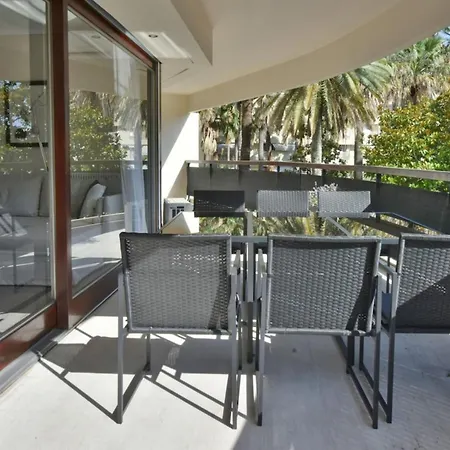 - 2-br Flat 15-min Walk To The Beaches *