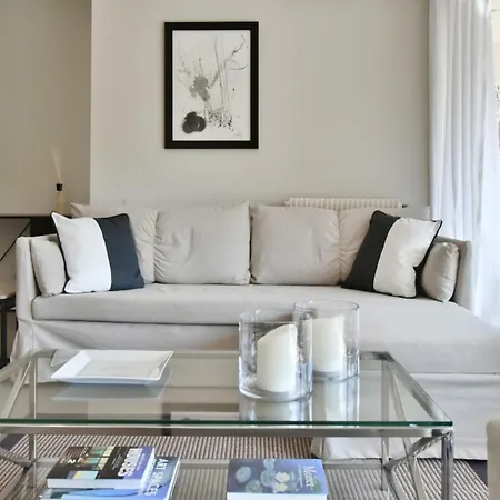 - 2-br Flat 15-min Walk To The Beaches Daire Cannes