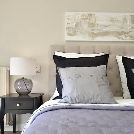 - 2-br Flat 15-min Walk To The Beaches Διαμέρισμα Κάννες